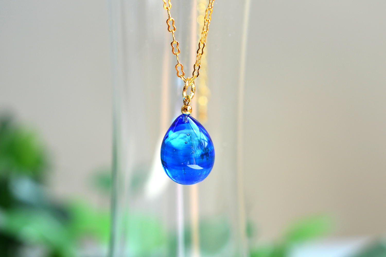 ブルーネックレス＊ゴールドカラー